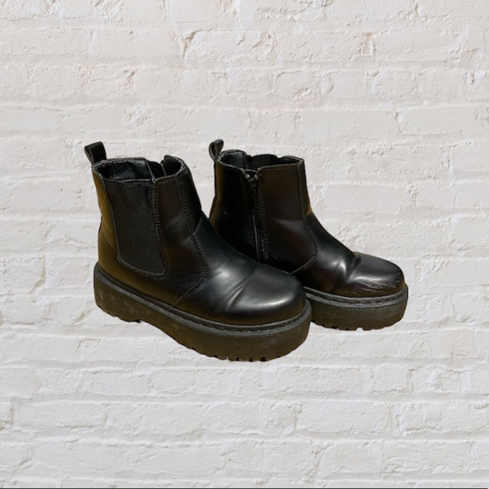 Black chelsea boots